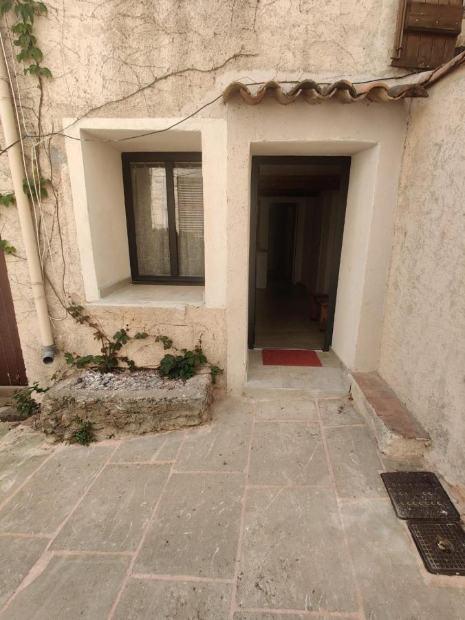 Logement Neuf Centre Du Village Aux Pieds Du Chateau Grimaud Exterior photo