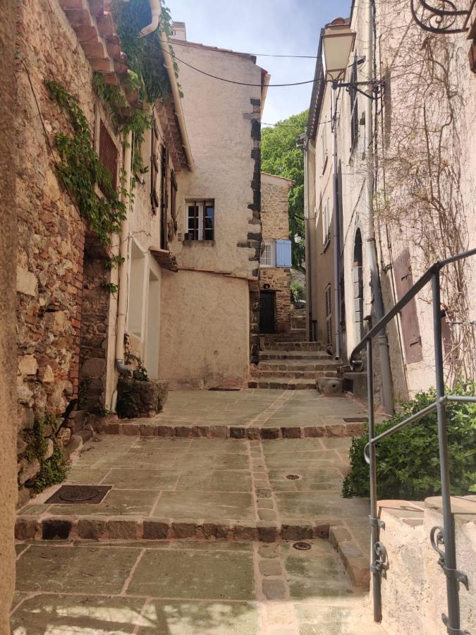 Logement Neuf Centre Du Village Aux Pieds Du Chateau Grimaud Exterior photo