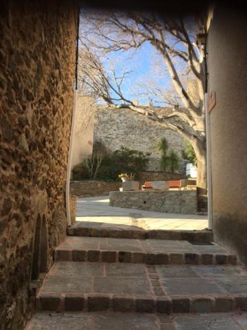 Logement Neuf Centre Du Village Aux Pieds Du Chateau Grimaud Exterior photo