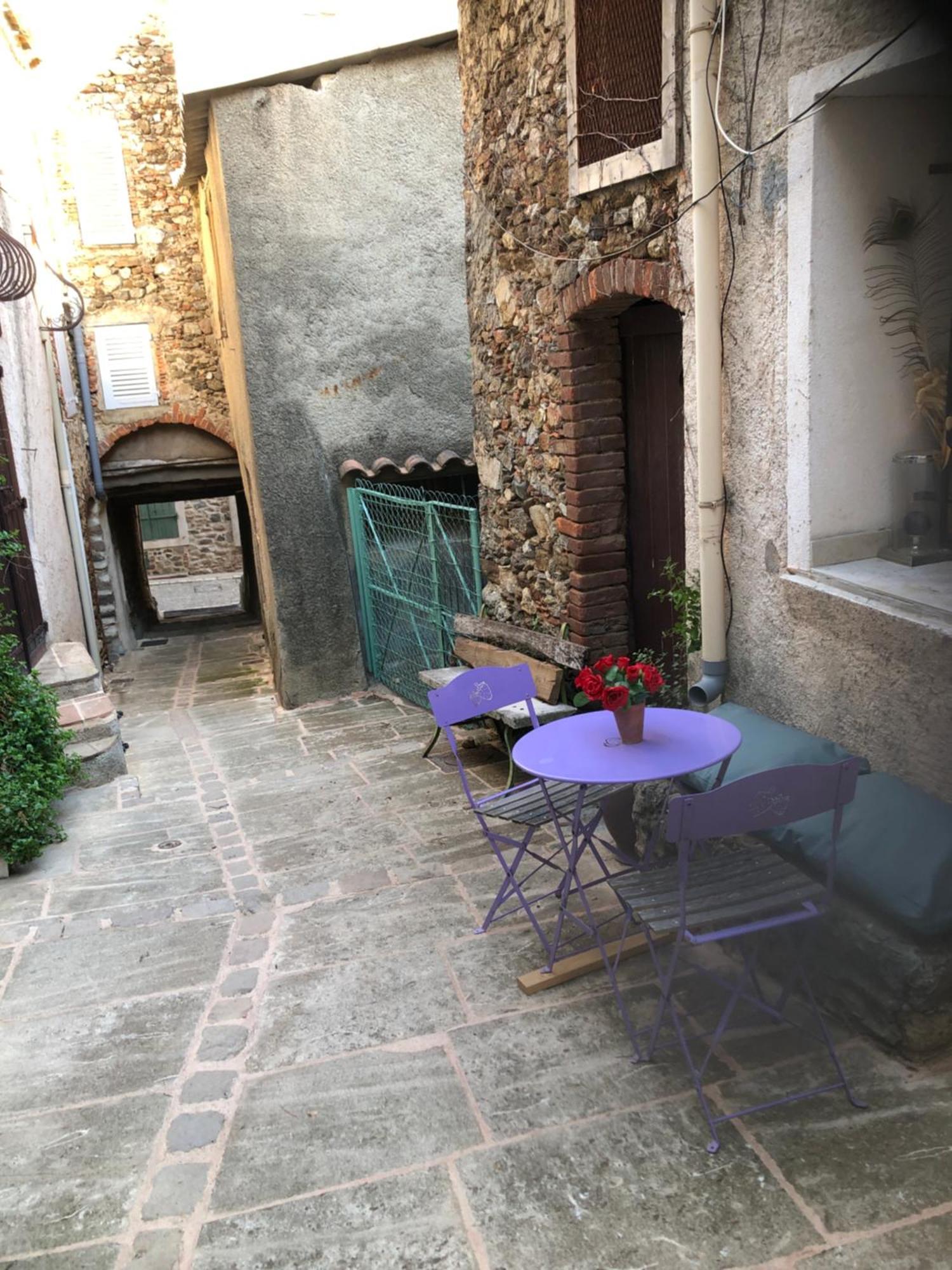 Logement Neuf Centre Du Village Aux Pieds Du Chateau Grimaud Exterior photo